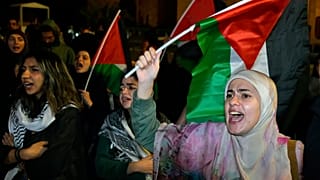 Lübnan'daki protestolarda Filistin bayrakları taşındı