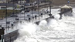 Sturm Babet zieht von Irland nach Schottland weiter