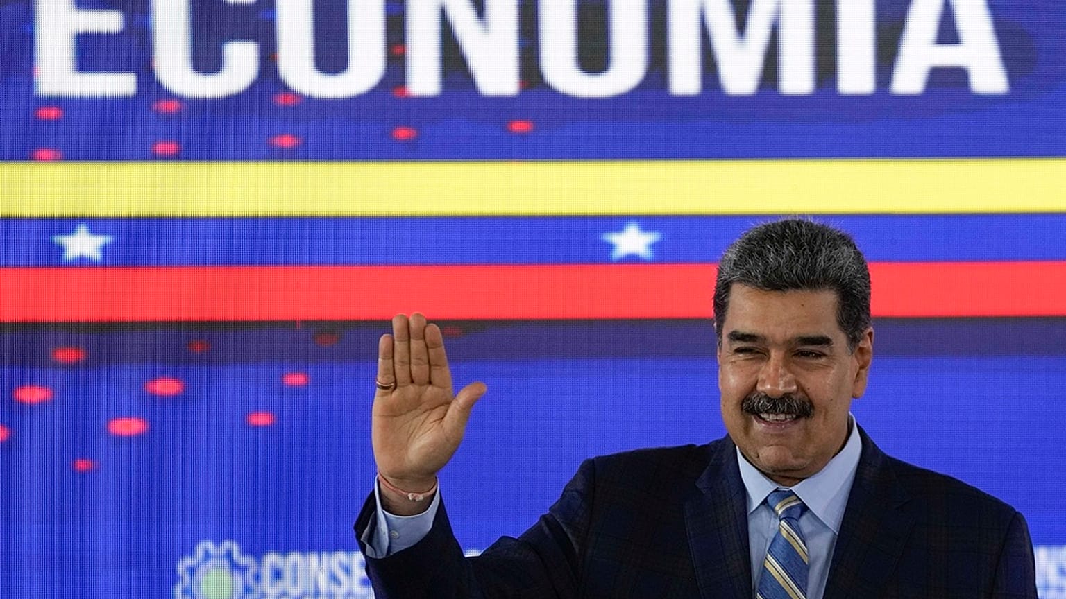 الرئيس الفنزويلي نيكولاس مادورو يصل إلى اجتماع مع وزرائه في فندق هومبولت في جبل الأفيلا في لاجويرا، فنزويلا، الخميس 21 سبتمبر 
