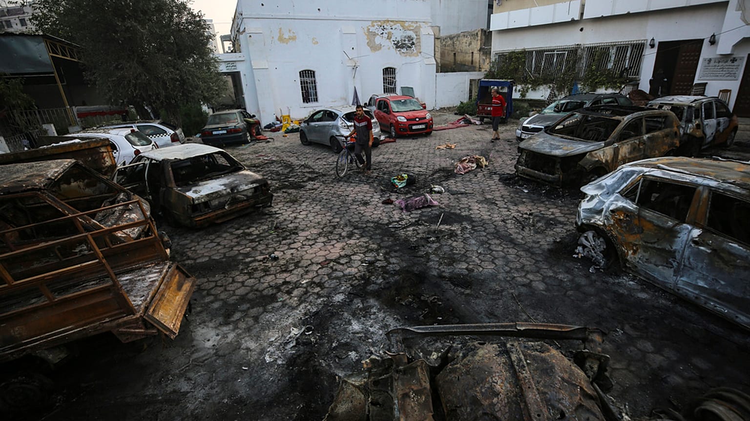 Tras la explosión del martes en un hospital de Gaza, la desinformación sobre la responsabilidad ha inundado las redes sociales.