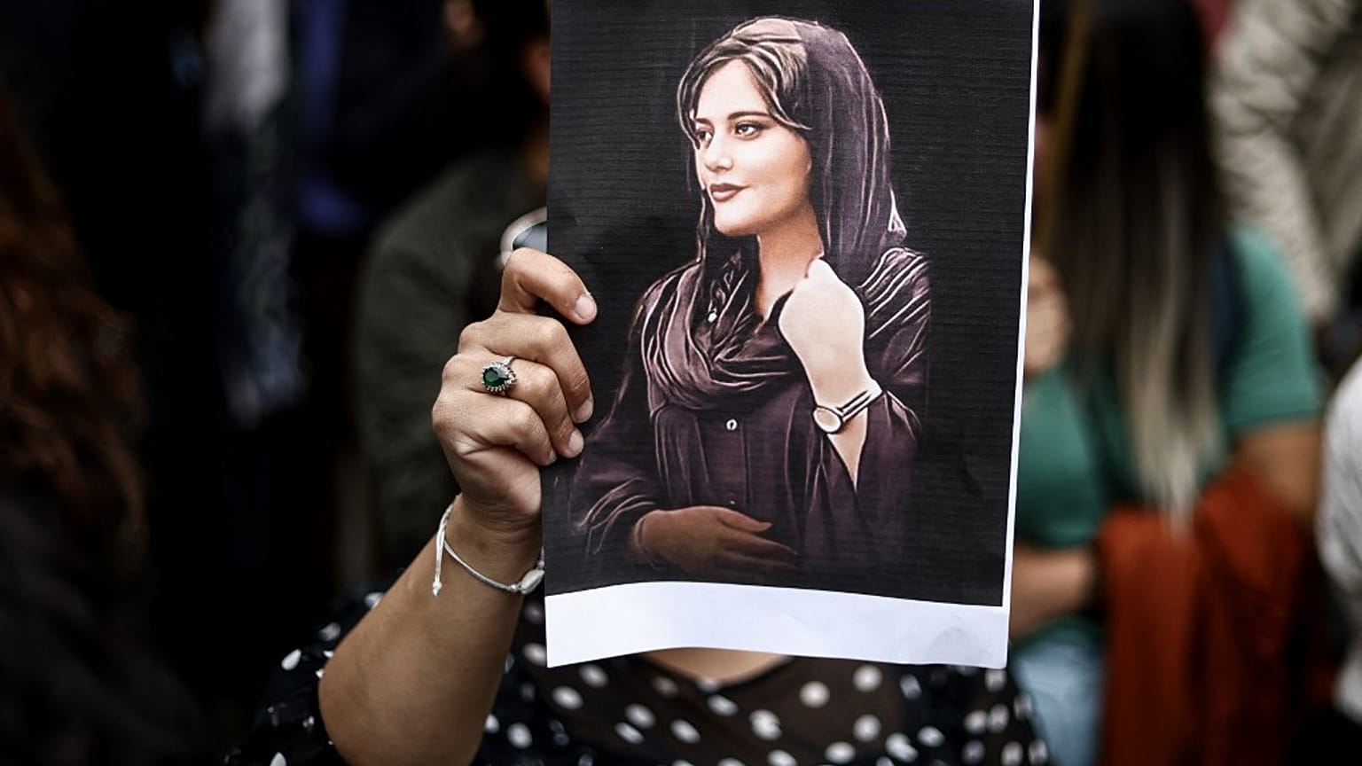 Mahsa Amini e il movimento "Donna, vita e libertà" vincono il premio Sakharov