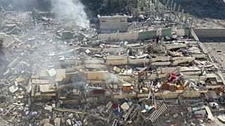ثلاثة أبراج سكنية تتعرض للقصف الإسرائيلي في قطاع غزة