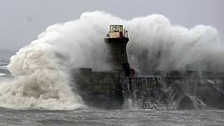 Passagem da tempestade Babet em Inglaterra