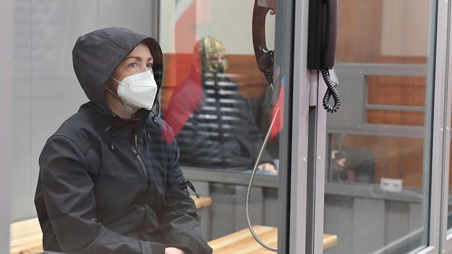 Срок задержания Алсу Курмашевой продлили до 13:00 23 октября.