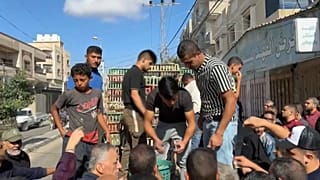 بدأت المواد الغذائية تنفد من قطاع غزة