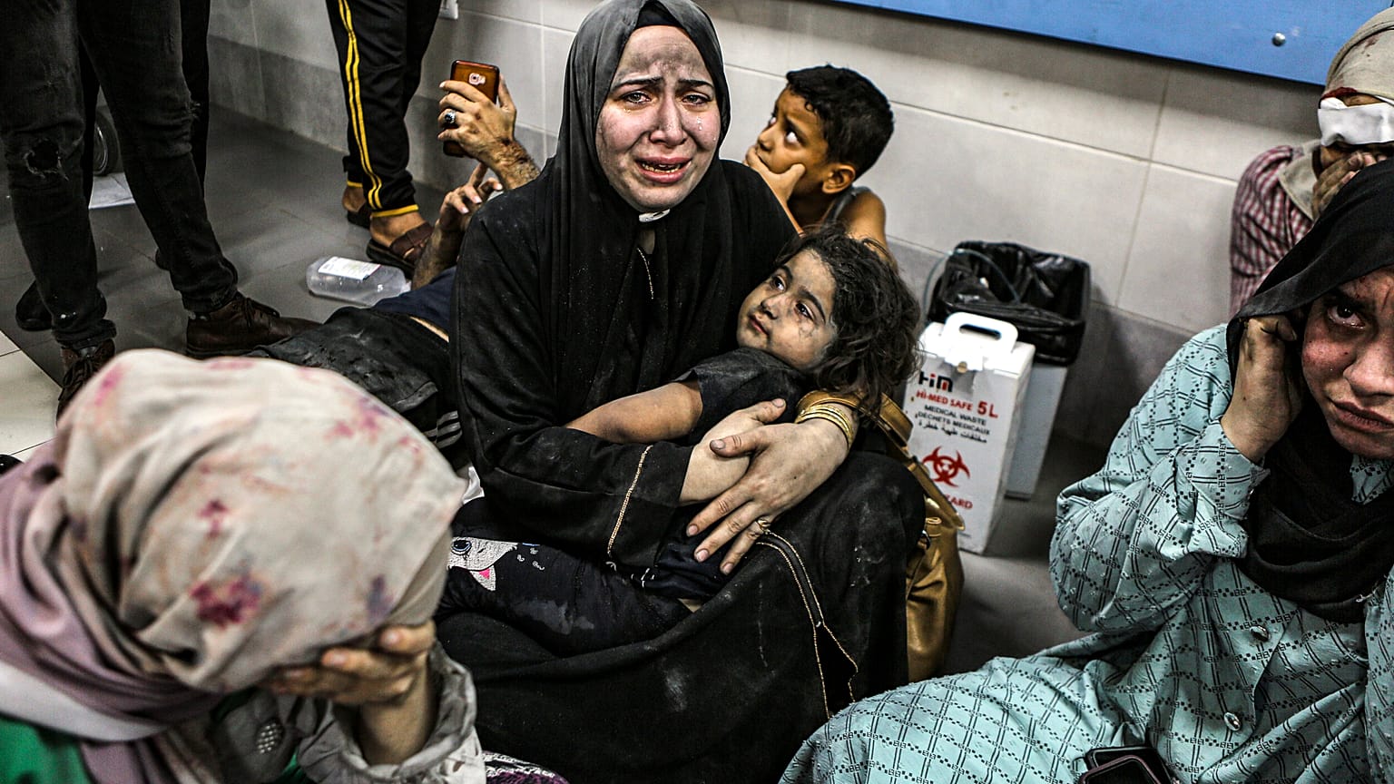 جرحى فلسطينيون إثر غارة إسرائيلية