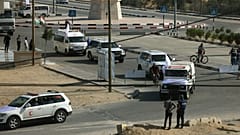 I veicoli delle Nazioni Unite in coda al valico di Rafah per il trasporto del materiale umanitario