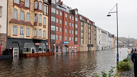 Im norddeutschen Flensburg hatten auch am Sonntag einige Haushalte keinen Strom