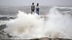 A escultura "O Casal", em Newbiggin-by-the-Sea, Inglaterra