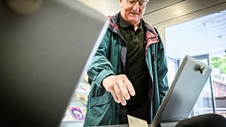 Las encuestas preveen que salgan reforzados la principal formación política, el nacionalista y populista SVP y el partido socialdemocrata SP.