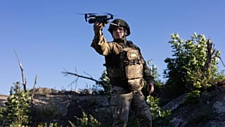 به پرواز درآوردن یک پهپاد توسط نیروی ارتش اوکراین