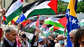 مظاهرة  لآلاف البوسنيين في ساراييفو دعما للفلسطينيين في قطاع غزة 