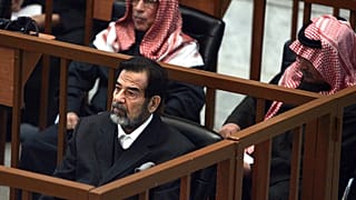 Irak'ın devrik lideri Saddam Hüseyin mahkemede