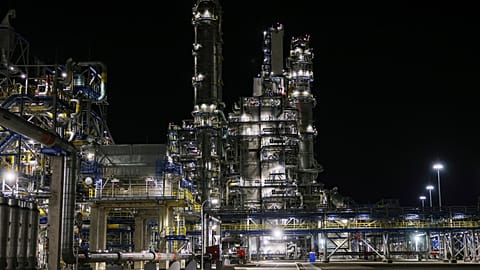 رغم العقوبات الغربية.. شحنات غاز روسية تصل إلى الصين