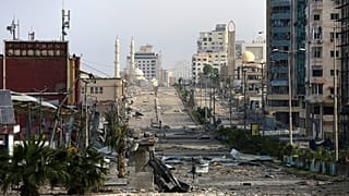 Une rue de Gaza détruite par les frappes israéliennes