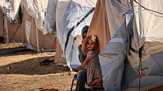 طفلة فلسطينية في مخيم خان يونس في غزة. 2023/10/19