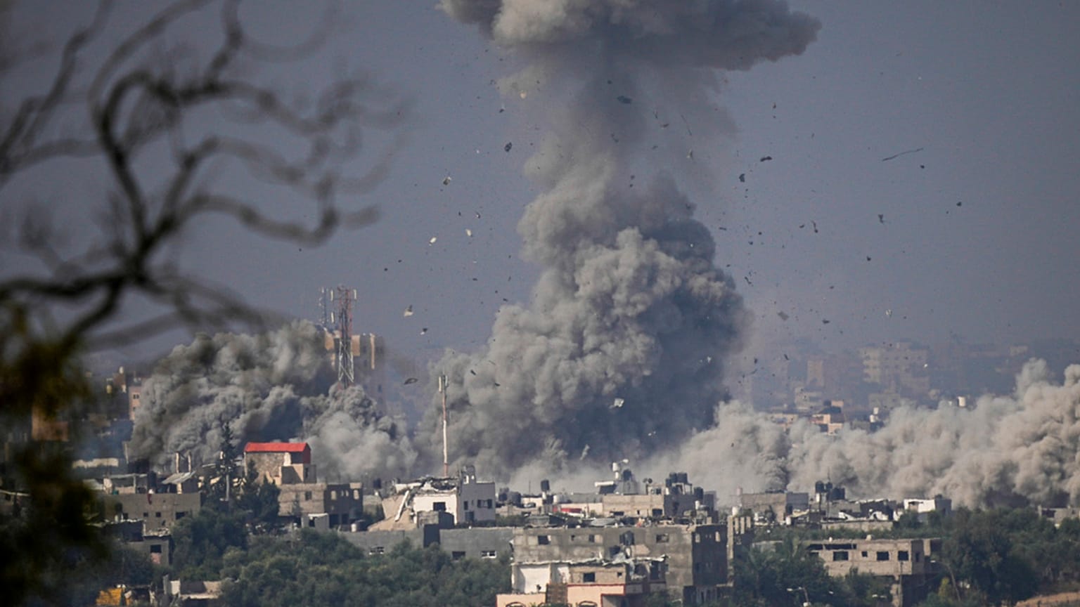 Ostaggi rilasciati da Hamas. Media israeliani: "Presto liberi altri 50"