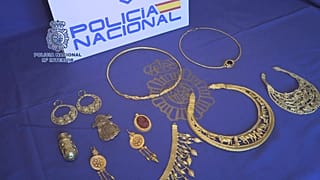 11 قطعة مجوهرات تراثية أوكرانية 