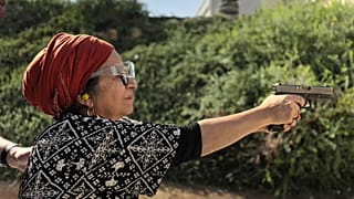Desde el comienzo de la guerra contra Hamás, se han registrado más de 10 000 solicitudes de permisos de armas.