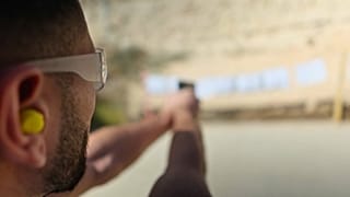 La guerra contro Hamas alimenta insicurezza e corsa alle armi da fuoco. Febbre da autodifesa per israeliani e coloni