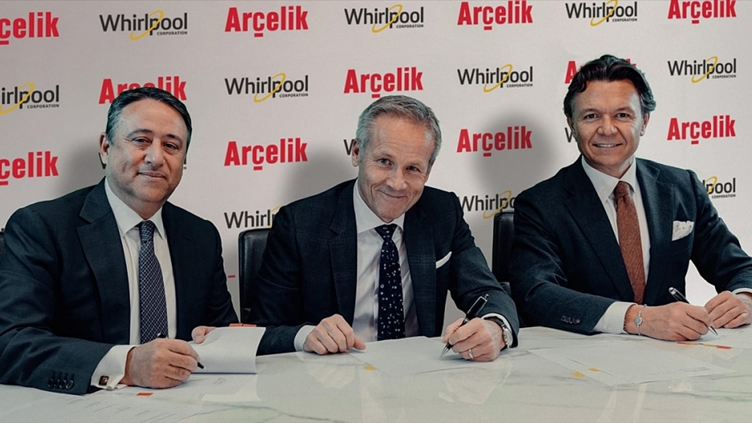 Arçelik ve Whirpool yetkilileri 