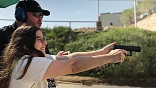 التدريبات في أكاديمية "الأمن والدفاع ومكافحة الإرهاب"