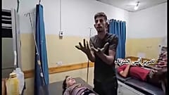 ظهر الفلسطينيون بعد الغارات الليلية والغبار يغطي أجسادهم
