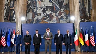 Los enviados de la Unión Europea y Estados Unidos instaron el sábado a Kósovo y Serbia a reanudar el diálogo