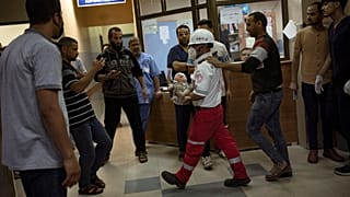 يشهد مستشفى خان يونس نقصًا في الموارد