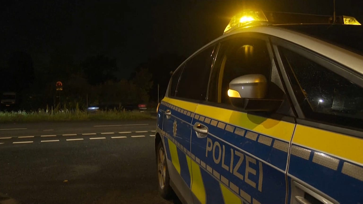 Polizeiwagen am Einsatzort in Duisburg