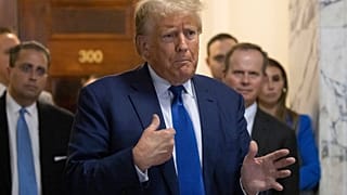 Trump fala aos jornalistas à saída do tribunal, 25 de outubro 2023