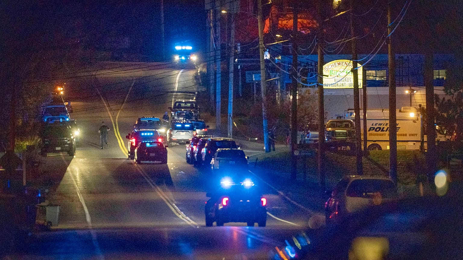 La policía busca al presunto autor de la matanza