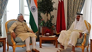 Hindistan Başbakanı Narendra Modi (sol), Katar Emiri Şeyh Tamim bin Hamad 