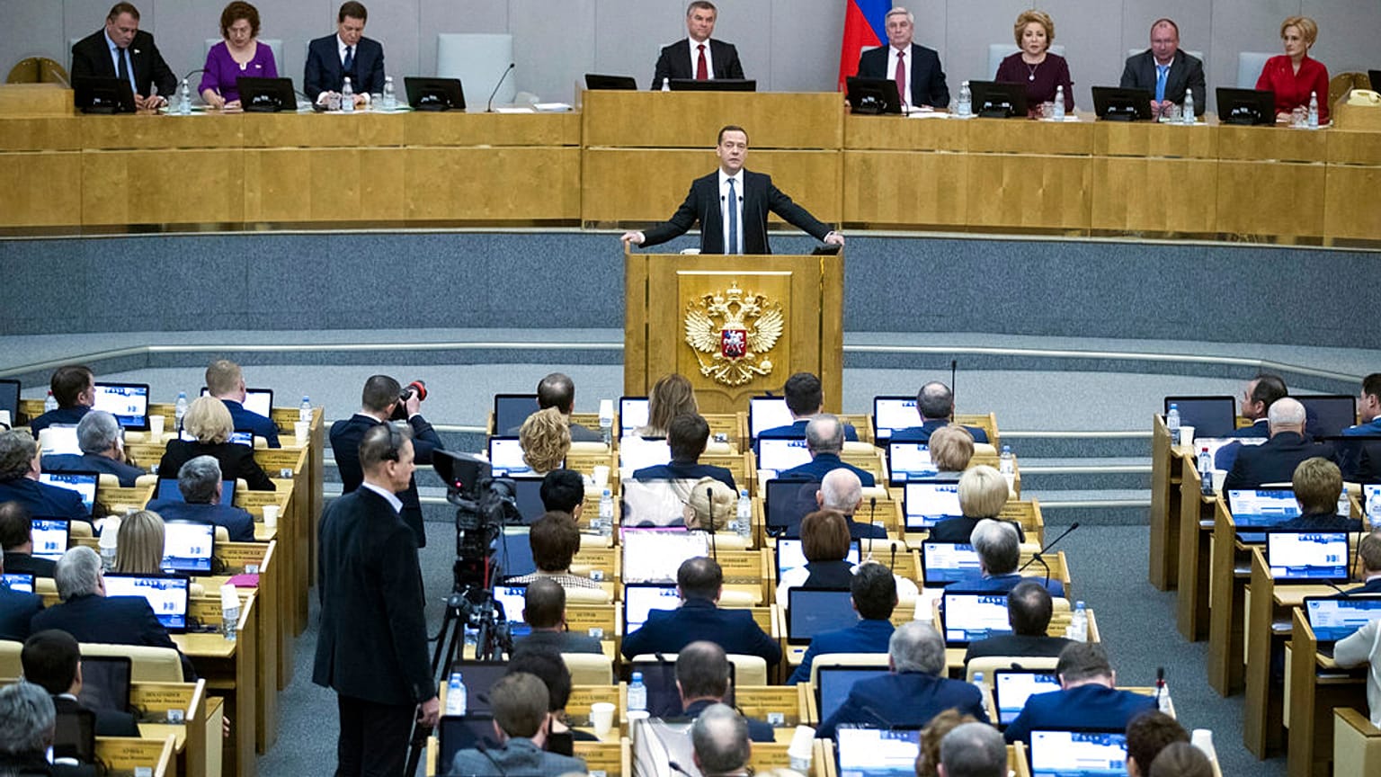Dmitrij Medvegyev beszél az orosz parlament alsóházában
