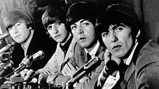A Beatles tagjai egy sajtótájékoztatón 1964-ben