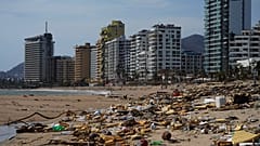 Der Strand von Acapulco nach dem Unwetter