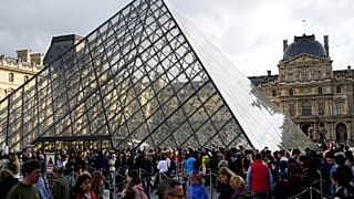 Louvre Muzesi