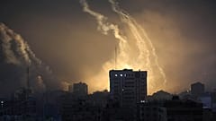 Israelische Raketen treffen Ziele im Gazastreifen.