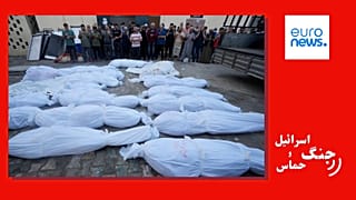 نمازگزاران فلسطینی در کنار اجساد کشته شدگان در بمباران نوار غزه