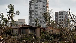 Devastazione ad Acapulco dopo il passaggio dell'uragano Otis