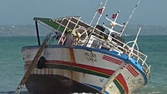 Auch das Boot wurde angeschwemmt