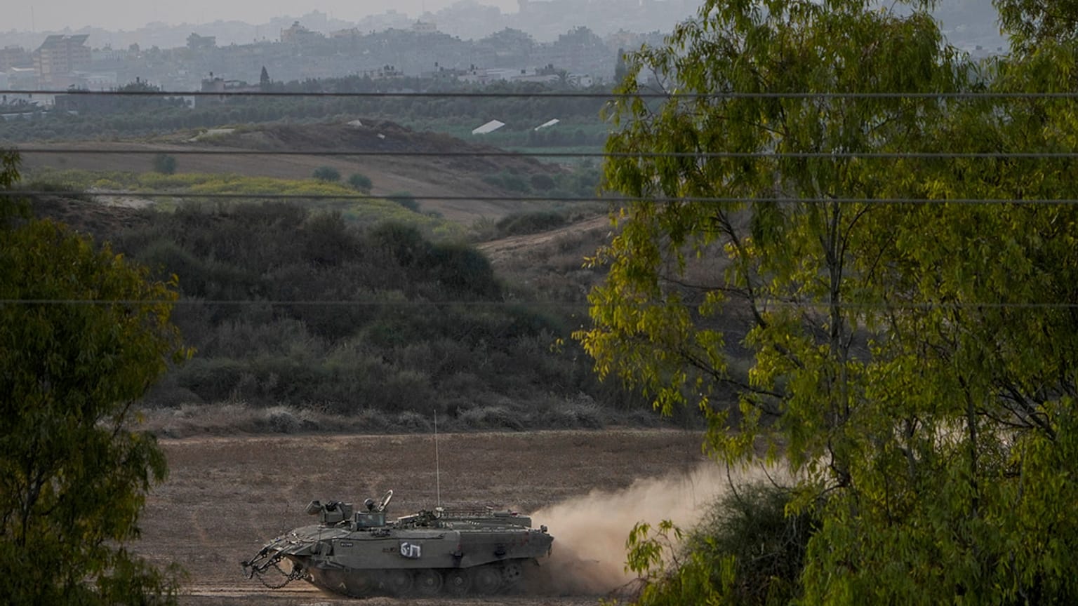 Un tanque israelí en la frontera con Gaza