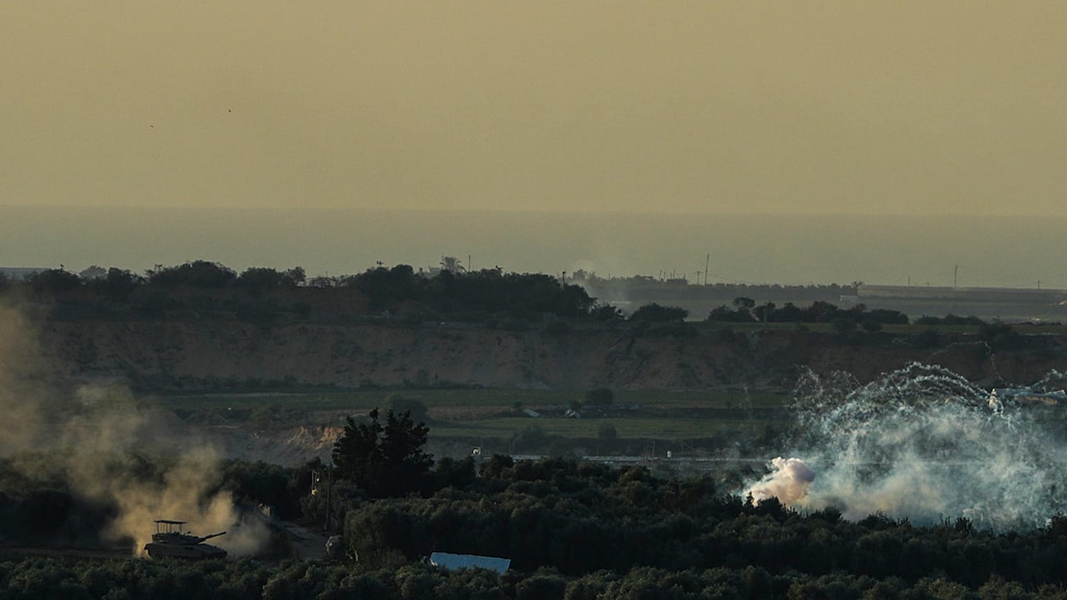 Tanques israelitas em operação na Faixa de Gaza