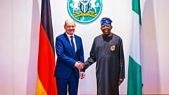 Handschlag in Nigeria