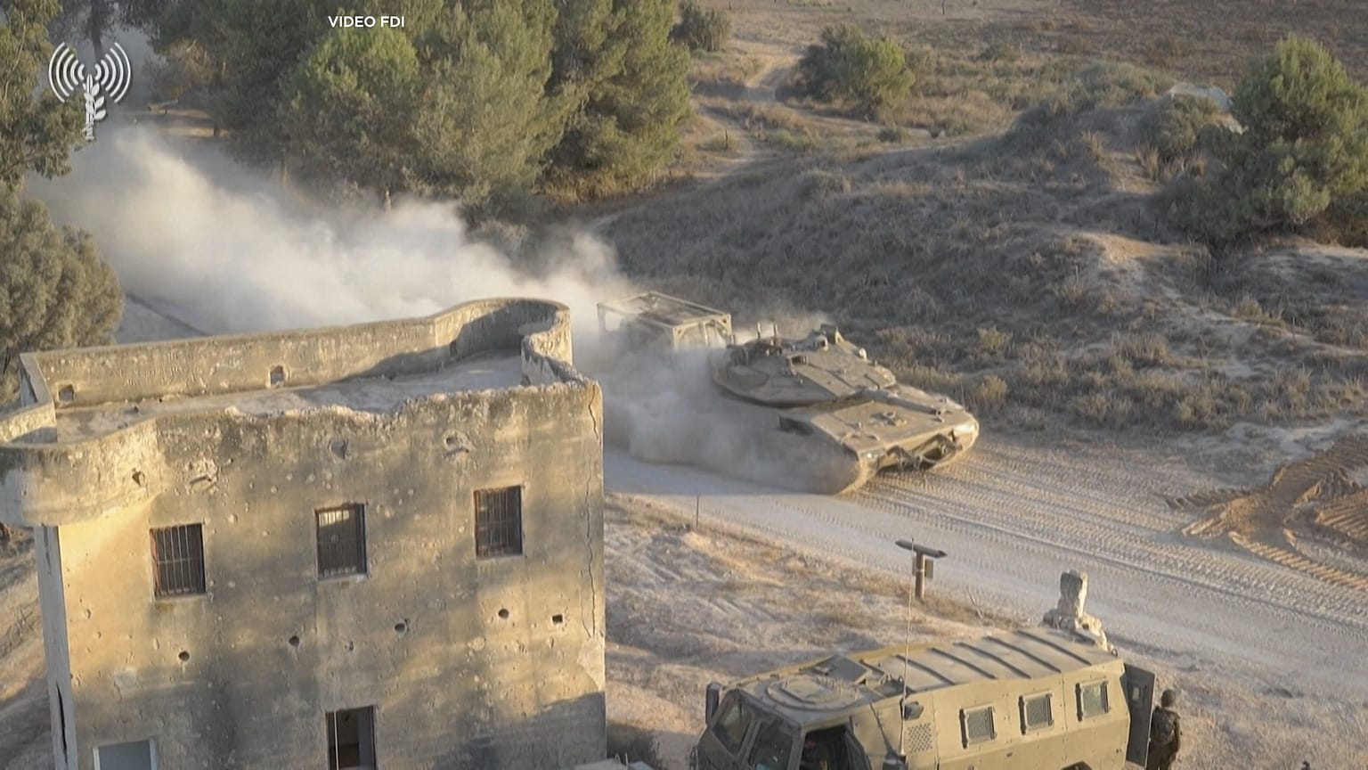 Tranques israelíes durante la operación. 