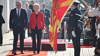 Председатель Еврокомиссии Урсула фон дер Ляйен и премьер-министр Северной Македонии Димитар Ковачевски.