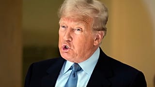 الرئيس  الأمريكي السابق دونالد ترامب في المحكمة العليا في نيويورك، الولايات المتحدة الأمريكية. 