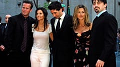 Matthew Perry (von links), Courteney Cox Arquettte, David Schwimmer, Jennifer Aniston und Matt LeBlanc von der Fernsehserie "Friends" kommen zur 75-Jahr-Feier von NBC im Jahr 2002