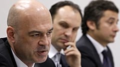 Alexey Kuzmichev (links), Vorsitzender des Beratungsausschusses der russischen Investmentgesellschaft A1, nimmt 2013 an einer Pressekonferenz in Moskau teil.