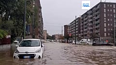Ganze Straßenzüge standen in Mailand unter Wasser.